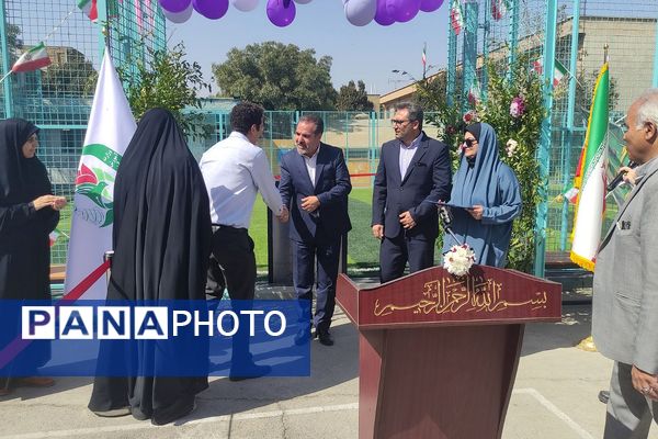 برگزاری مراسم افتتاحیه زمین چمن مصنوعی در دبیرستان شاهد علامه طباطبایی ناحیه دو شهرری 