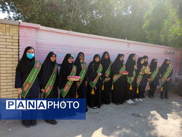 استقبال پرشور از شهید گمنام در هنرستان زهرای مرضیه بندرعباس