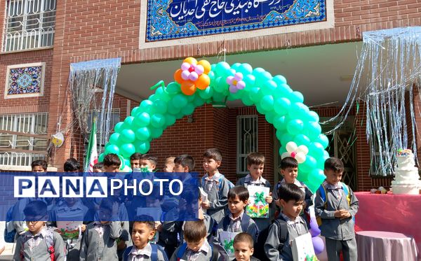 برگزاری جشن شکوفه ها در دبستان حاج تقی احدیان ناحیه ۶ مشهد