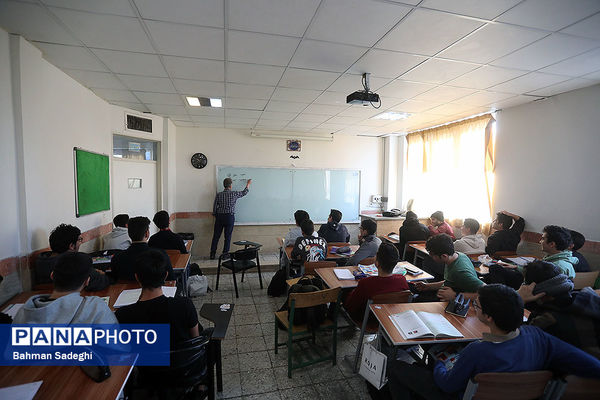 بازدید اصحاب رسانه از مدارس استعدادهای درخشان شهر تهران