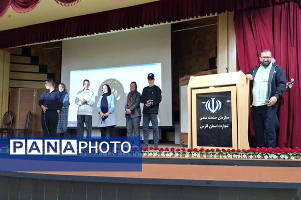 جشن میلاد بانوی دو عالم و گرامیداشت مقام مادر در دبیرستان رازی شیراز 