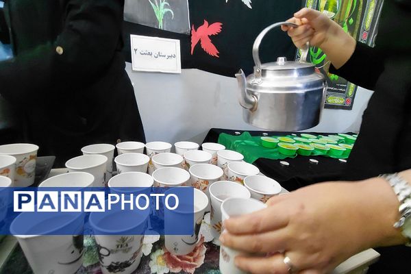  مراسم سوگواری و توزیع نذری به مناسبت شهادت حضرت فاطمه زهرا (س) در دبیرستان بعثت۲