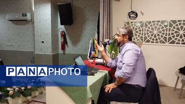کارگاه خبرنگاری موبایلی با  مدیر عامل خبرگزاری پانا در مشهد 