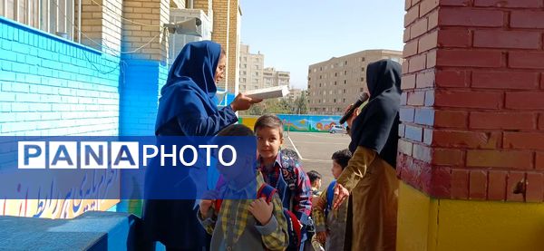 جشن‌شکوفه‌ها در‌ دبستان شهدای گمنام