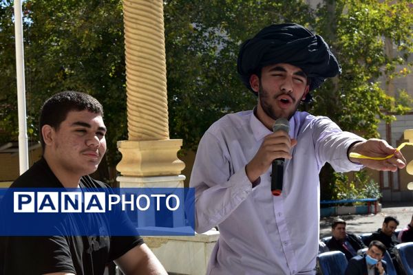 جشن روز دانش‌آموز در دبیرستان امام خمینی (ره) با حضور مسئولان، ورزشکاران و هنرمندان برگزار شد
