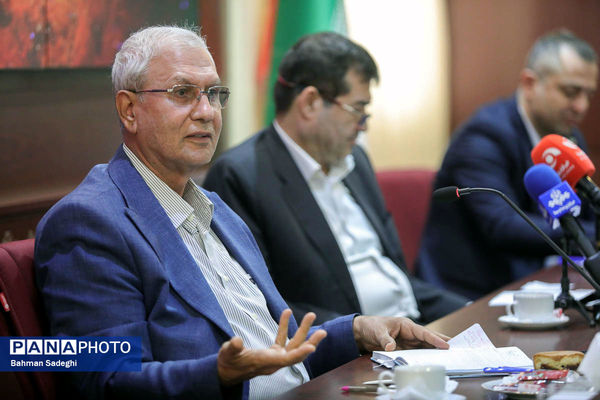مراسم تقدیر از افتخارآفرینان المپیاد نجوم و اختر فیزیک با حضور وزیر ورزش و جوانان