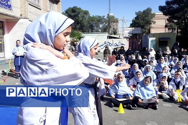 المپیاد ورزشی در مدرسه قدر بهارستان۲