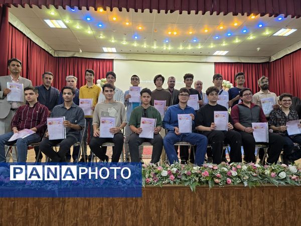 تجلیل از مقام آوران چهل و سومین جشنواره فرهنگی هنری فردا