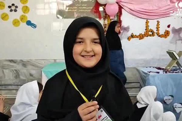 تبریک روز مادر دانش آموزان در جشن روز مادر در مدرسه شهید خاقانی شیروان