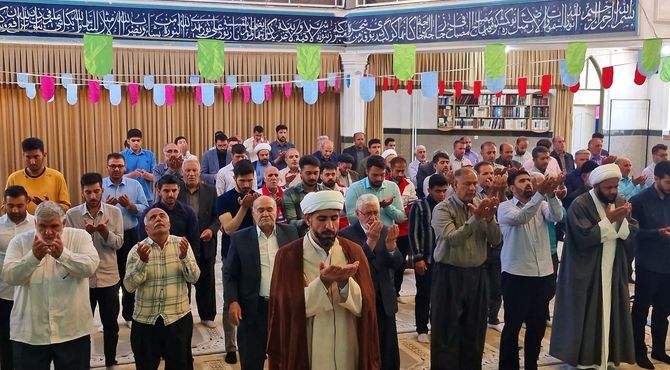 برگزاری باشکوه نماز جمعه در مسجد امام حسین (ع) با حضور گسترده مردم