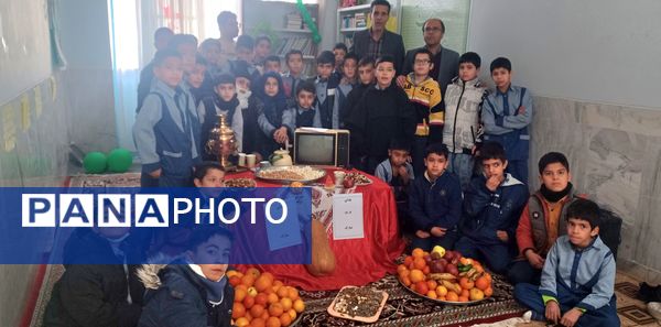 جشن یلدا و شور و نشاط در مدرسه فرهنگ شهیدان تهامی خلیل آباد