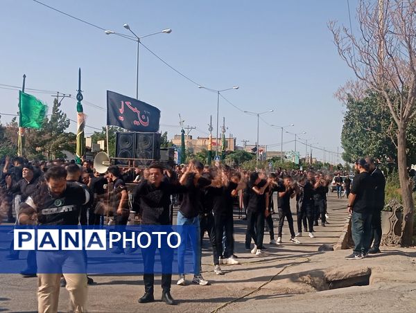 آیین استقبال از هیئت های عزاداری در روستای عشق آباد 
