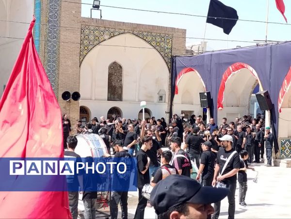 اقامه عزا و نوحه خوانی در صحن آستان مقدس حضرت سلطانعلی(ع) 