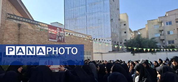 دبیرستان مهرادیرا معطر به عطر شهید خوشنام شد