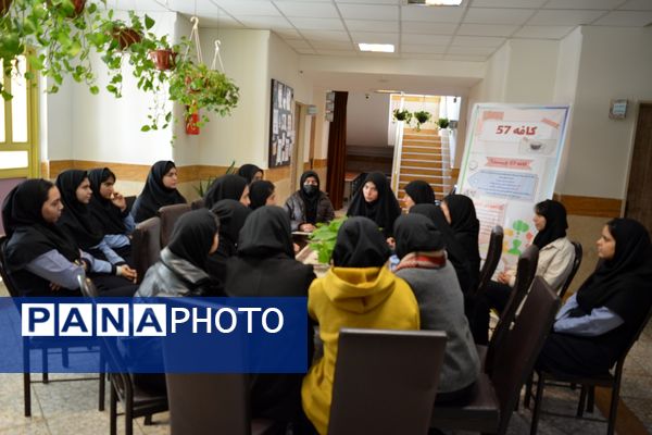 برای اولین‌بار؛ برگزاری کافه ۵۷ در دبیرستان‌ نمونه دولتی ولایت بهارستان‌دو