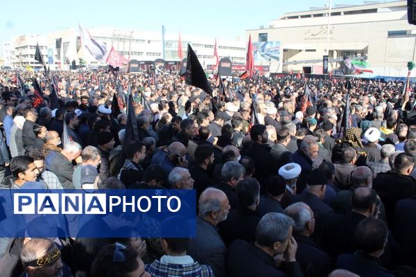 بدرقه پیکر مطهر ۱۳ شهید گمنام در اجتماع عظیم فاطمیون مشهد