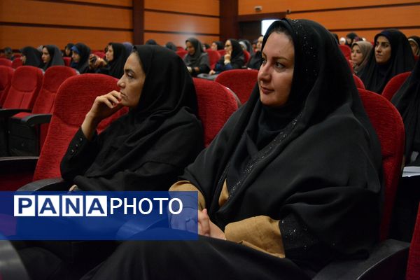 نشست هم‌اندیشی معاونین پرورشی، روحانیون امین و ائمه جماعات در بهارستان‌دو
