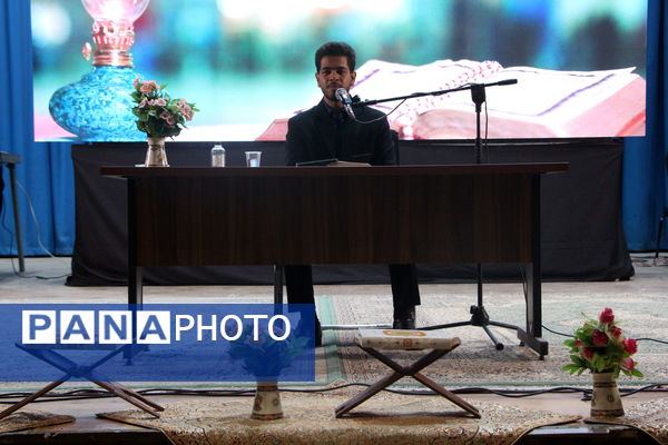 مراسم تقدیر از نخبه قرآنی دانشگاه فرهنگیان یزد 
