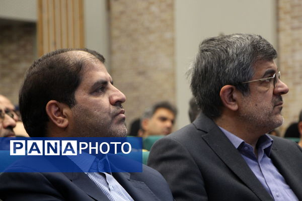 نشست بررسی کتاب همسفر آتش و برف یزد