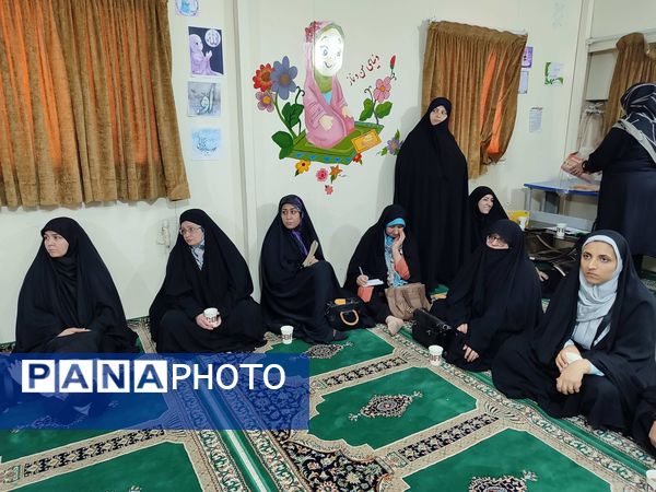 برگزاری جلسه آموزش خانواده در دبستان شاهد حاج تقی آقا بزرگ مشهد