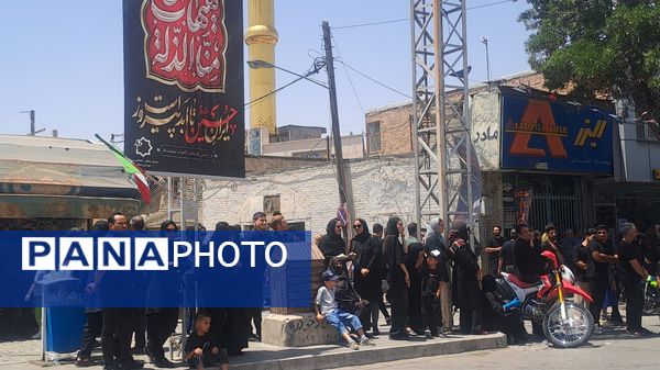 برپایی پرشور مراسم عزاداری سیدالشهدا در خیابان‌های نیشابور 