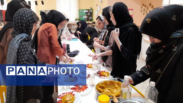 آموزش دوخت مقنعه و پخت و تزیین حلوا در کانون شماره 4 قم