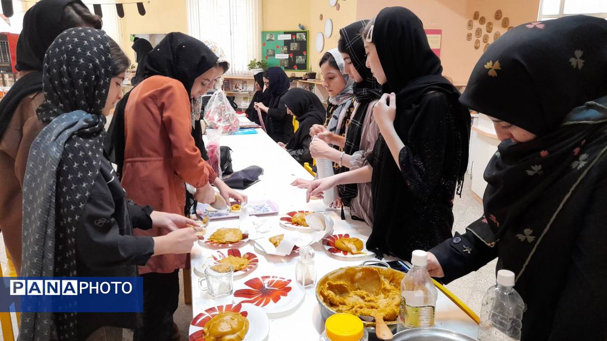 آموزش دوخت مقنعه و پخت و تزیین حلوا در کانون شماره 4 قم