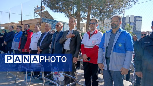 بیست‌وهفتمین مانور سراسری زلزله و ایمنی در مدرسه شهید دهقان ناحیه 2 یزد