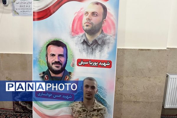 برپایی نماز جماعت همراه با بزرگداشت و تجلیل از مقام‌آوران دانش‌آموزی مدرسه نمونه دولتی ارشاد