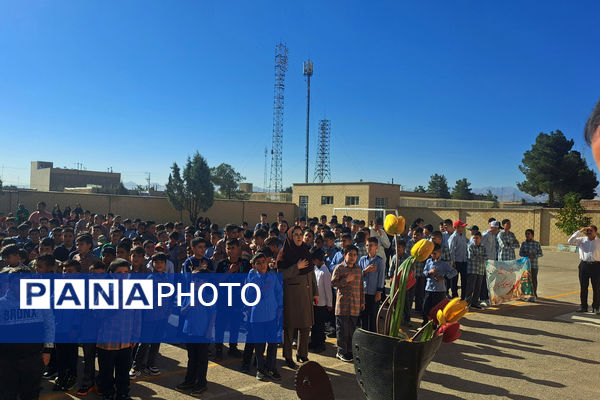 شور و نشاط دانش‌آموزان در روز بازگشایی مدارس شهر سورمق 