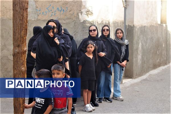 حضور پرشور کودکان قمی در دسته‌های عزاداری روز تاسوعا 