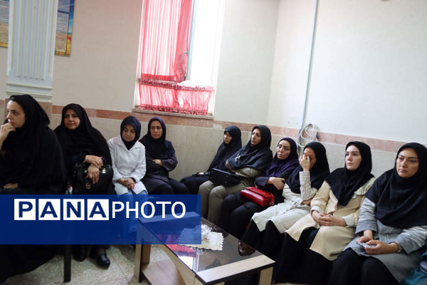 طرح سپاس معلم در مدارس شهرستان اسلامشهر با حضور مسئولین شهرستان