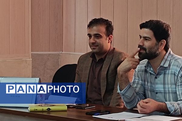 تدوین تقویم اجرایی فعالیت های مشاوره ای در رودهن