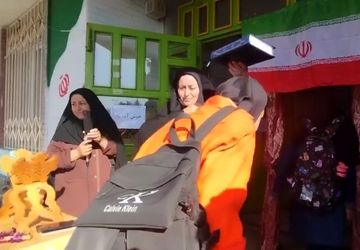 نواختن زنگ مهر در مدرسه پروین اعتصامی شاهین‌دژ