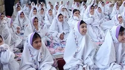 جشن تکلیف دانش‌آموزان دبستان شهید مهندس کاظم بهمنش در امامزاده محمد حصارک کرج برگزار شد