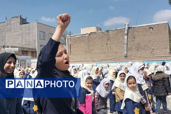 شادی دانش‌آموزان دبستان شهید خلیل طهماسبی مشهد در تحقق وعده صادق