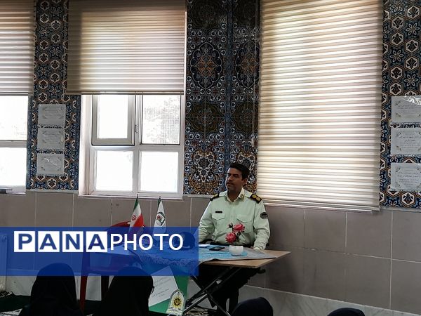 حضور فرماندهی نیروی انتظامی ناحیه ۳ مشهد در مدرسه شاهد ارض اقدس 