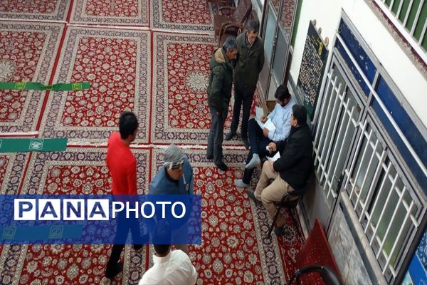 اعتکاف دانش‌آموزی در مسجد جامع شهر بار نیشابور 