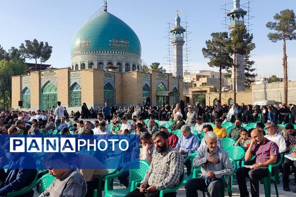 مراسم پرفیض روز عرفه در امامزاده عمادالدین رباط‌کریم با حضور پرشور زائران برگزار شد