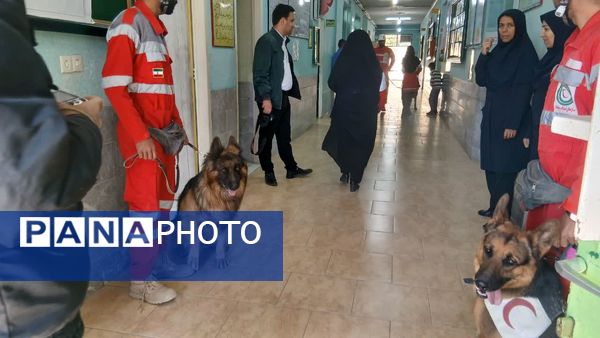 برگزاری مانور سراسری زلزله و ایمنی در مدرسه شهید دهقان 
