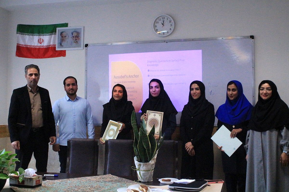  کارگاه دانش‌افزایی زبان انگیلیسی در دبیرستان‌ولایت بهارستان‌دو