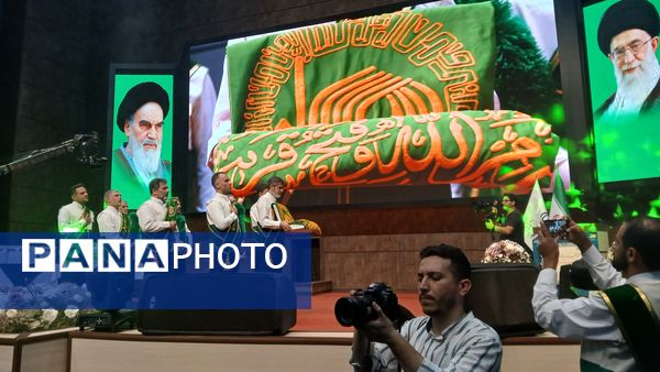 معلم قلب تپنده پایتخت دانایی