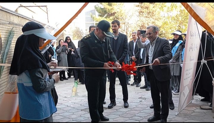 آیین افتتاحیه یاریگران زندگی در هنرستان محمودیه ۸