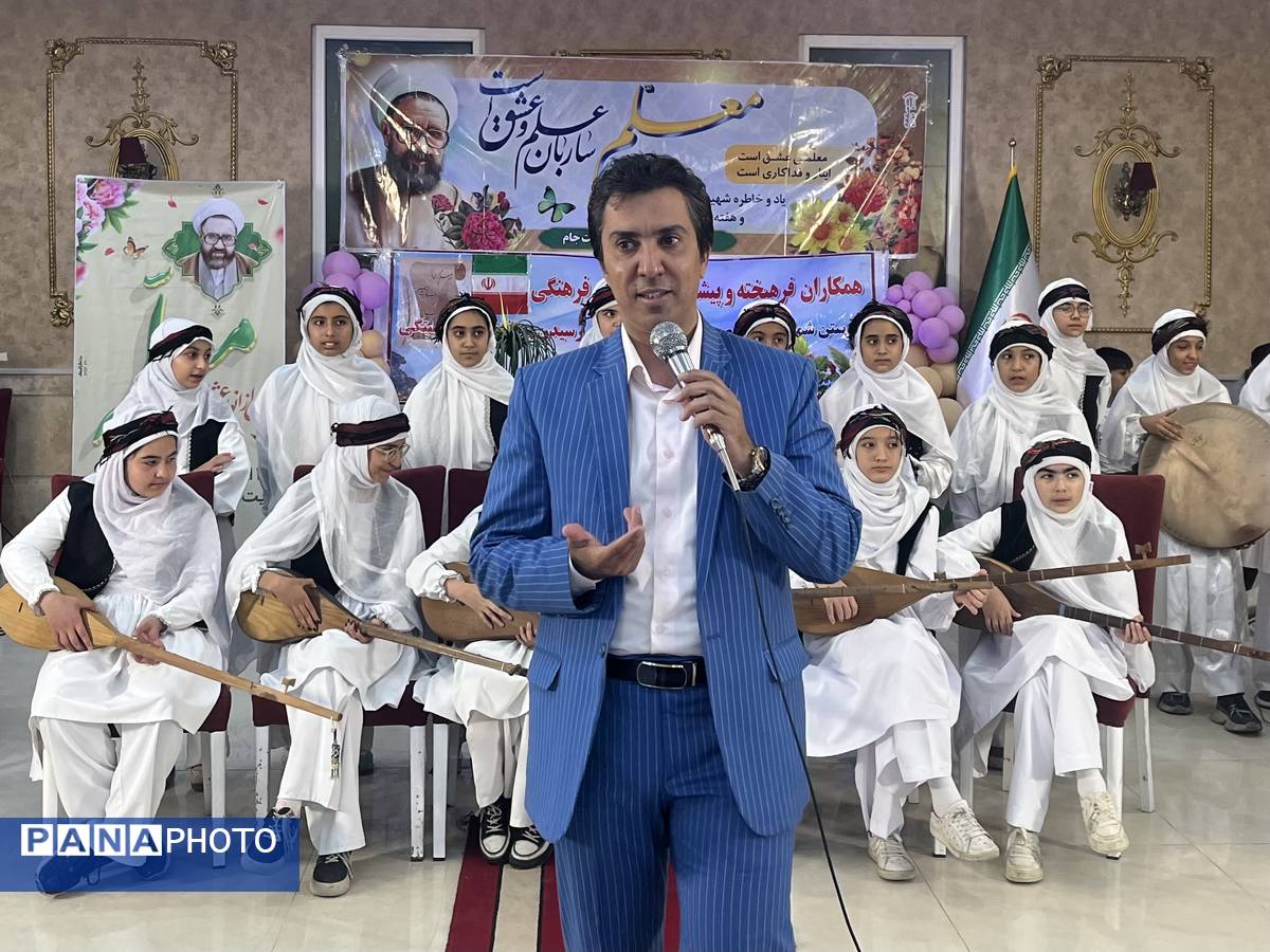 مراسم تجلیل از دبیران بازنشسته آموزش و پرورش در شهرستان تربت جام