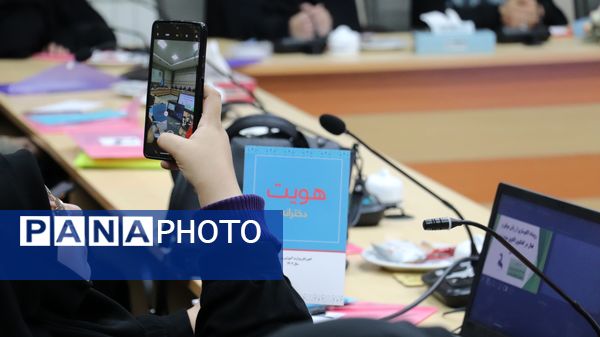 رویداد الگوسازی از زنان موفق و فعال در گفتمان الگوی سوم زن مسلمان