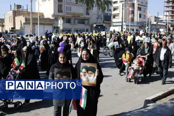 حضور پرشور دانش‌آموزان گچساران در راهپیمایی ۲۲ بهمن