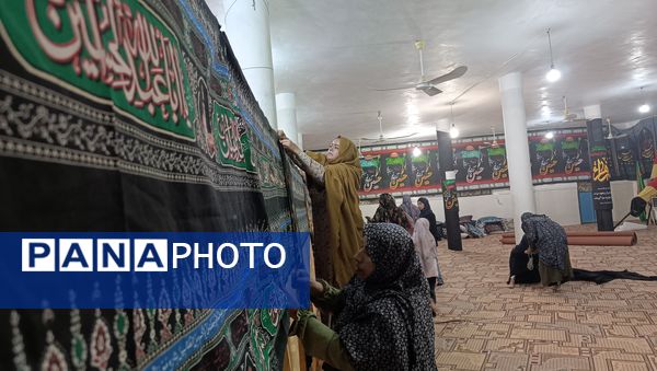 حسینیه حضرت ابوالفضل(ع) در استقبال از ماه محرم سیاه پوش و غبارروبی شد