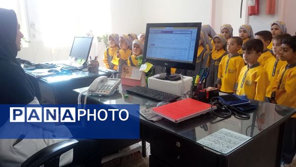 قدردانی از کارکنان خانههای بهداشت روستای فدافن در روز پرستار