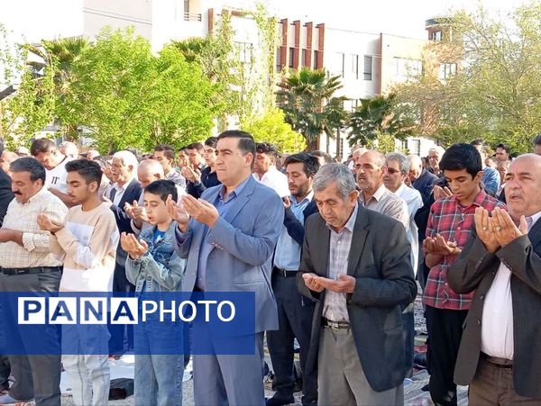 برپایی نماز عید سعید فطر در پارک شهدای کوچه بیوک