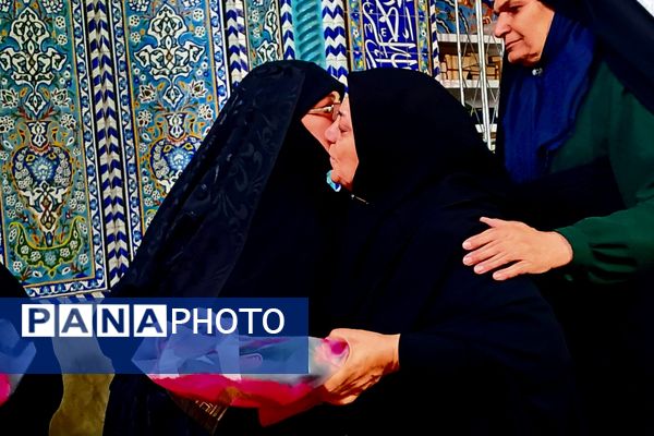 برگزاری محفل انس با قرآن و تجلیل از خانواده‌ شهدا
